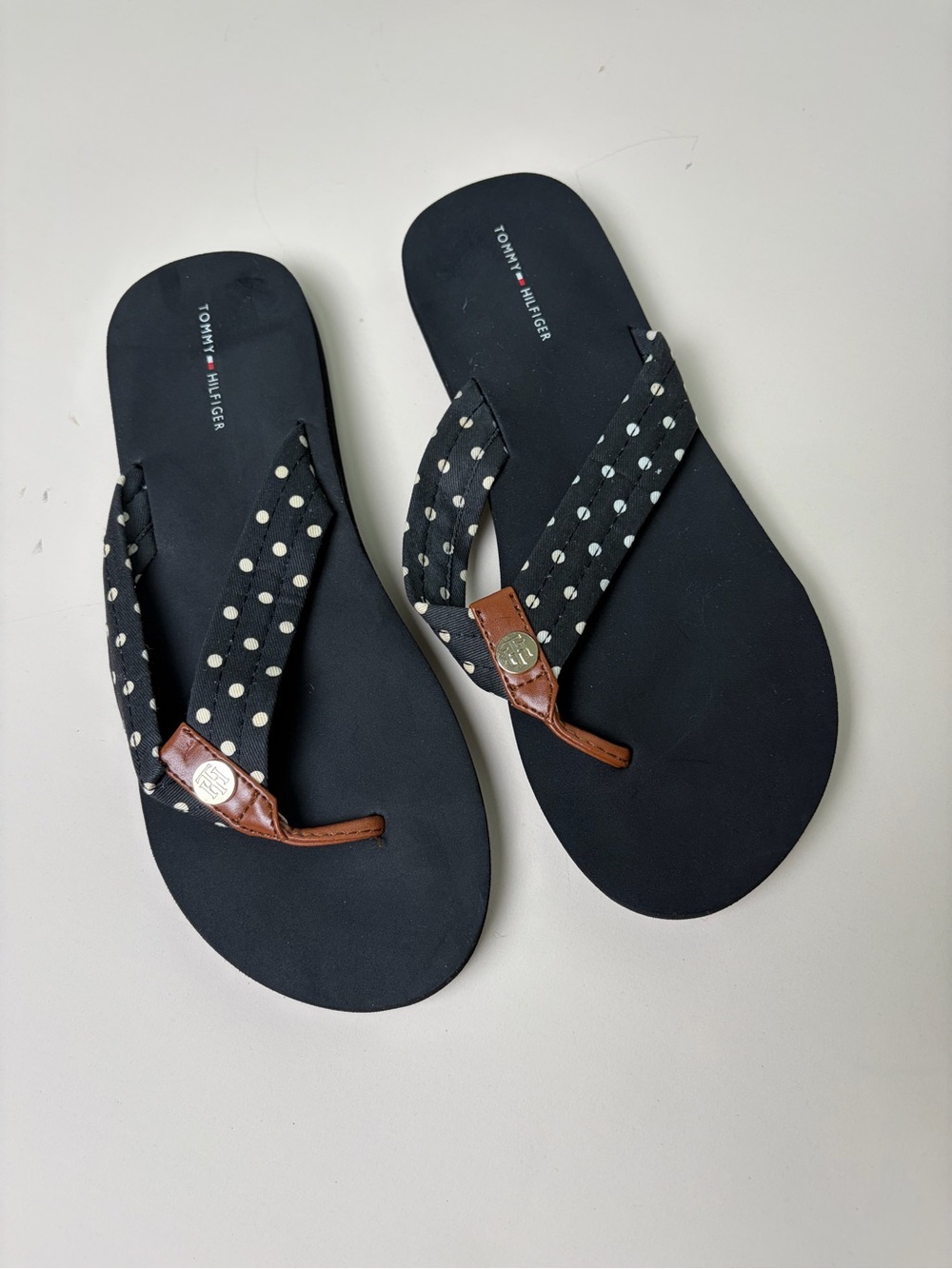 Tommy Hilfiger Polka Dot Flip Flops Size Unknown | Fits 8.5–9